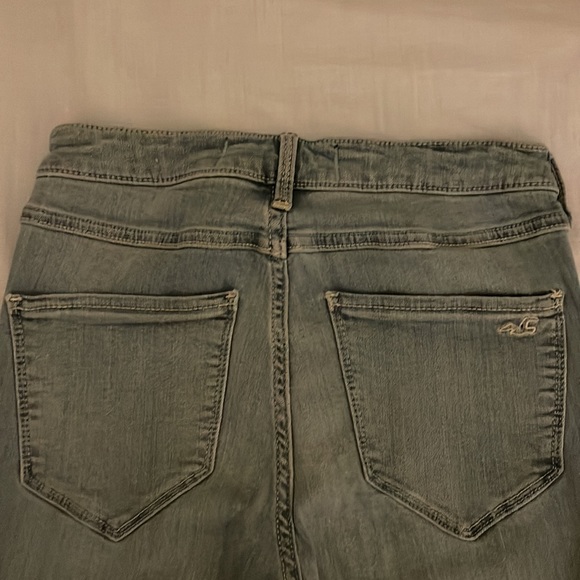 Hollister Light Wash Jeans - Picture 3 of 3